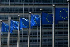 Bloomberg басылмасынын булактарына ылайык, Еврокомиссия Украина жана Молдова үчүн талапкер макамын берүүнү жактырып, бул өлкөлөргө келечекте аткарылуучу шарттарды коёт