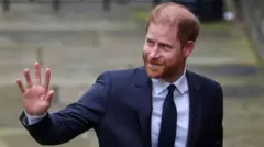 принц Гарри у лондонского Высокого суда