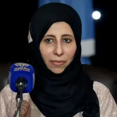 اليمنية أفراح عبد العزيز الزوبة في مؤتمر صحفي عُقد في وزارة الإعلام الكويتية بمدينة الكويت في مايو/أيار 2016