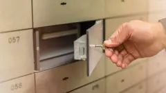 बैंक लॉकर की चाबी से जुड़े ये हैं आरबीआई के नियम- पैसा वसूल