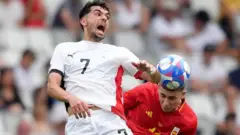 Egypt midfielder Mahmoud Saber and Spain midfielder Fermin Lopez fight for di ball