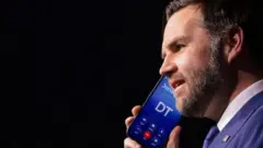 ምክትል ፕረዚደንት ቫንስ ተለፎን ሒዙ ዘርኢ ስእሊ