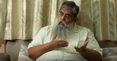 বিবিসিকে সাক্ষাৎকার দিচ্ছেন ভারতের বিখ্যাত ইংরেজি সংবাদপত্র 'দ্য টেলিগ্রাফ'-এর প্রাক্তন সম্পাদক রাজাগোপাল রামদাস