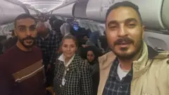 Dadka diyaaradda saarnaa