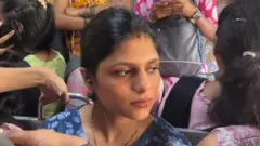 काजल राजपूत याच नोकरदार वर्गातील एक महिला. सीएसएमटी येथे मुंबई महानगरपालिकेच्या मुख्यालयाजवळ त्या एका बँकेत नोकरी करतात.