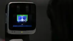 Sistema de reconhecimento biométrico no aeroporto El Dorado, em Bogotá, na Colômbia