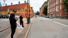 Labada mudaharaade ayaa sidoo kale goobta ku gubay Calanka dalka Ciraaq