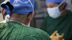 চিকিৎসক।