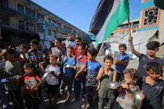 يعيش أطفال غزة أوضاعا إنسانية مأساوية.