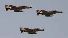 ایرانی فضائیہ کے F-4 لڑاکا طیاروں کی مشق