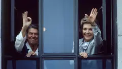 Ronald Reagan con su esposa Nancy.