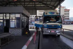 နယ်စပ်ဆန်တင်ပို့ရောင်းချမှုဝင်ငွေ ၆၅ ရာခိုင်နှုန်းကို သတ်မှတ်ငွေလဲနှုန်းနဲ့ လဲဖို့ သတ်မှတ်လိုက်