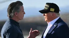 Newsom e Trump conversando