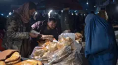 نرخ تبادل ارز افغانی بر اساس داده‌های «سرای شهزاده» در کابل در دو روز گذشته در برابر دلار سیر نزولی سریع داشته 