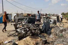 المركز الأورومتوسطي قال إن الغارة على المواصي تمت بثلاث قنابل أمريكية الصنع