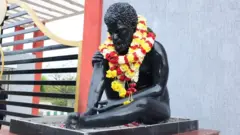 యోగి వేమన విగ్రహం