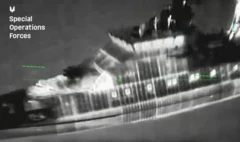 تصویر سیاه و سفید از ناو روسیه. 