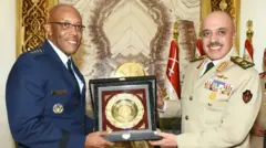 الفريق أحمد خليفة رئيس أركان حرب القوات المسلحة المصرية مع الفريق أول  تشارلز براون رئيس هيئة الأركان المشتركة الأمريكية
