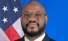 Itoophiyaatti Ambaasaaddarri Ameerikaa Ervin Massinga