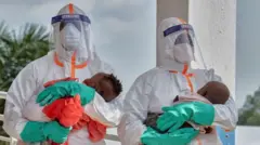 ሕጻናት ያቀፉ የጤና ባለሙያዎች