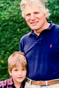 Miguel quando era pequeno com o pai