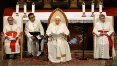 Paus Fransiskus berbicara dengan umat Katolik di Katedral Jakarta pada 4 September 2024.


