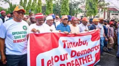 Awọn ọmọ ẹgbẹ oselu ADC to n se iwọde