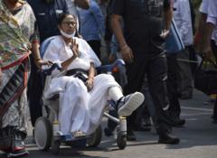 বিগত বিধানসভা নির্বাচনের আগেই পায়ে আঘাত পান মমতা ব্যানার্জী - ফাইল চিত্র