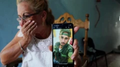 Телефон с фотографией военного