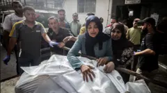 امرأة من غزة تبكي بعد مقتل أحد أفراد عائلتها 