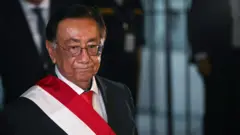 José María Balcázar con la banda presidencial de Perú