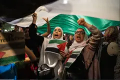 Еврокомиссиянын Барселонадагы штаб-квартирасынын алдындагы демонстраттар