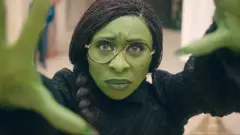 Cynthia Erivo interpreta Elphaba, a Bruxa Má do Oeste no filme Wicked