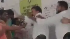 ஆந்திராவில் வாக்காளரை தாக்கிய எம்.எல்.ஏ 