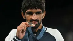 அமன் செராவத்: பாரிஸ் ஒலிம்பிக் ஆடவர் மல்யுத்தப் போட்டியில் வெண்கலம் வென்ற இவர் யார்?