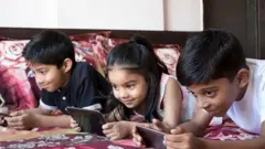 Kuwapa watoto simu katika umri mdogo kunaathiri afya zao. 