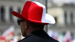 Учасник маршу на підтримку Рафала Тшасковського 25 травня у Варшаві  