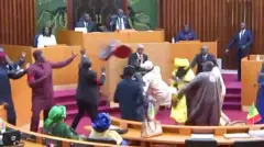 Hookkara paarlaamaa keessa ka'en kaan nagaa buusuuf gidduu seenanii turan