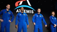 চার নভোচারী - কখ, গ্লোভার, হ্যানসেন, ও ওয়াইজম্যান