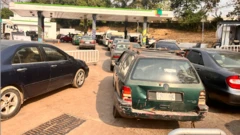 Queues forming at NNPC fueling station in Abuja over news of impending hike in fuel prices