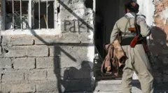 یک عضو حزب دموکرات کردستان ایران (حدکا) در اربیل عراق