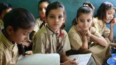 शाळा गणवेश