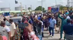 Awọn oṣiṣẹ ẹka ofurufu nibi iyaṣẹlodi wọn