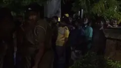 இரவு நேரத்தில் இலங்கை காவல்துறையால் அழைத்துச் செல்லப்படும் மீனவர்கள் 