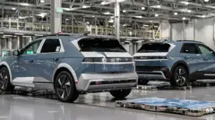 Automóveis em produção na fábrica de veículos elétricos Hyundai Metaplant em Ellabell, Geórgia