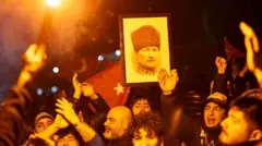 طرفداران فنرباغچه که برای استقبال از تیمشان بعد از بازگشت از عربستان به فرودگاه رفته بودند