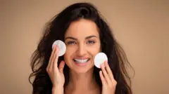 બીબીસી ગુજરાતી, ગુજરાત, બીબીસી, સ્વાસ્થ્ય, હેલ્થ, આરોગ્ય, માસિકસ્રાવ, મહિલા આરોગ્ય, ત્વચાની સંભાળ, ચમકતી ત્વચા