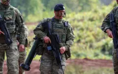 ክሮኤሽያ ንምንታይ ኣቋሪጻቶ ዝነበረት ግዱድ ሃገራዊ ኣገልግሎት ዳግማይ ጀሚራቶ?