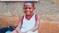 ماریا د خپل ماشوم ژوندي پاتې کېدو له کبله خوښه وه، خو وروسته ورته معلومه شوه، چې په ښوونځي کې له ستونزو سره مخامخ دی.