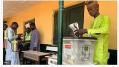 Aworan ọkunrin to n dibo